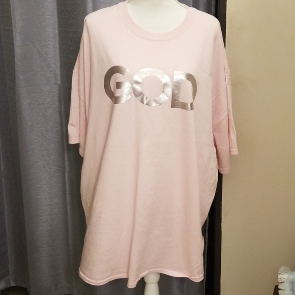 Gildan Tops - Gildan T shirt
